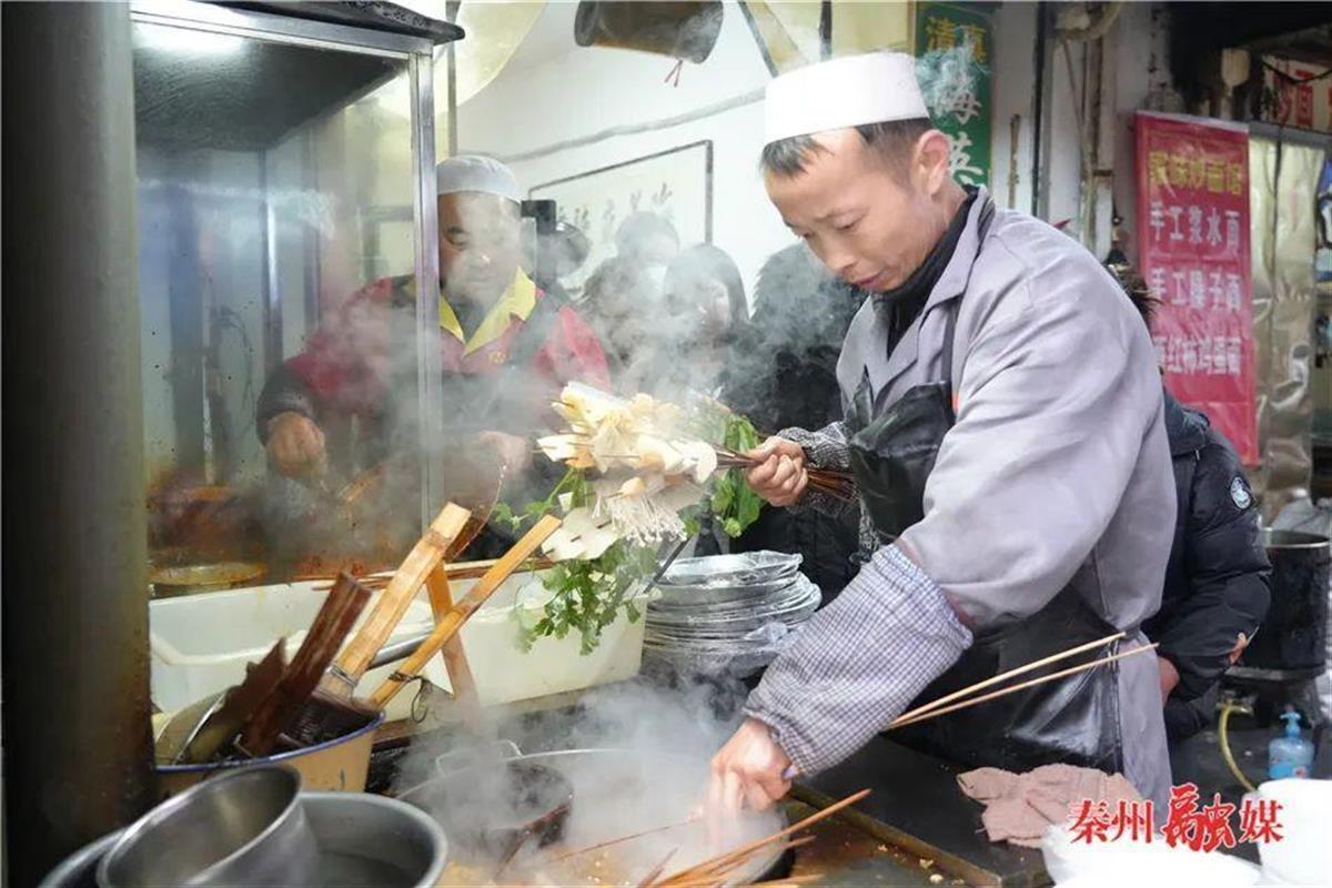 A甘肅天水麻辣燙”火爆出圈2.jpg A甘肅天水麻辣燙”火爆出圈2.jpg